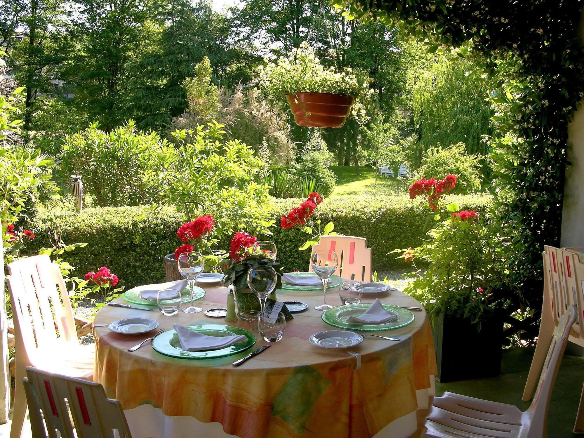 Logis Hotel Restaurant Les Norias Cazilhac  Buitenkant foto