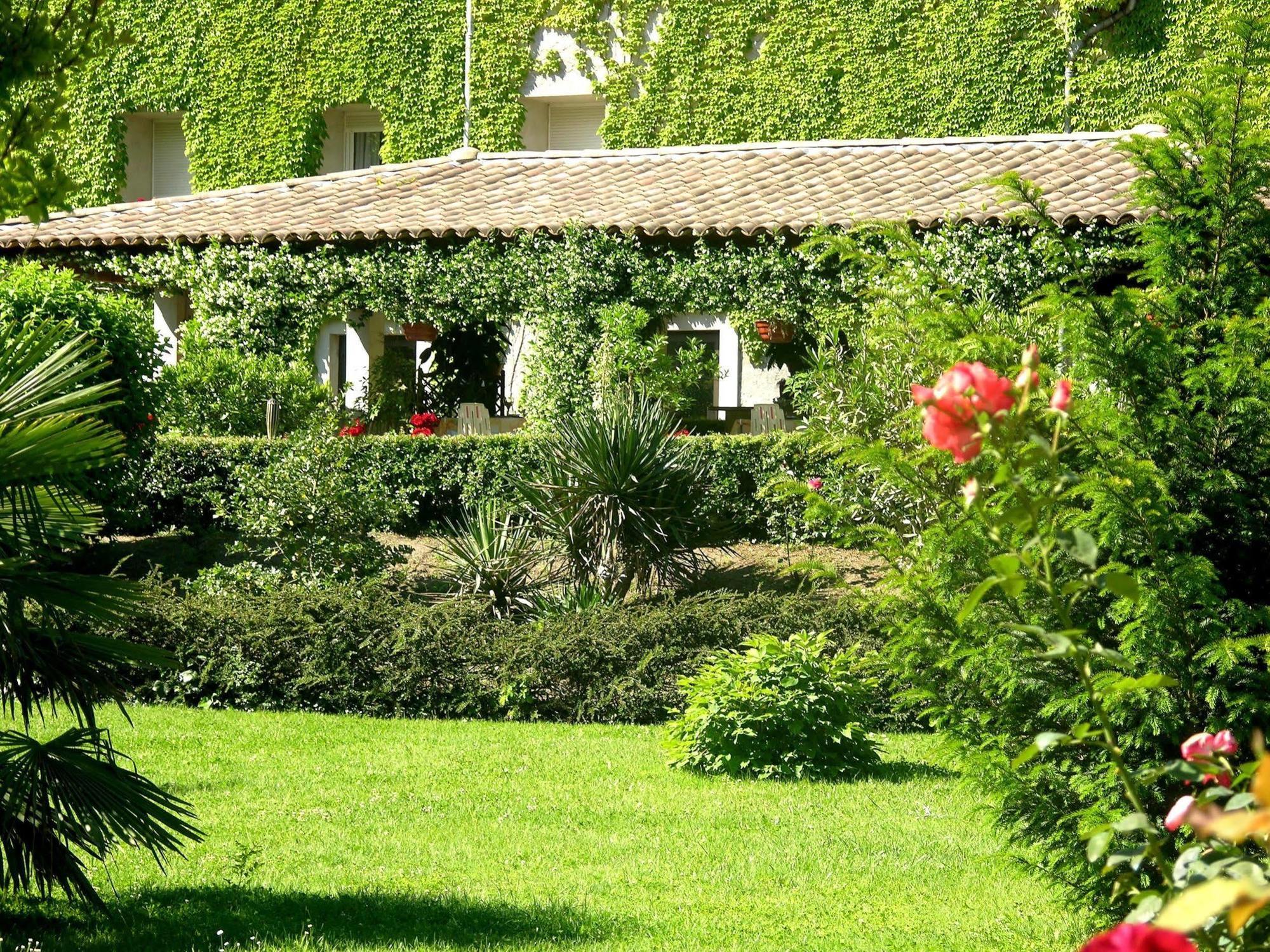 Logis Hotel Restaurant Les Norias Cazilhac  Buitenkant foto