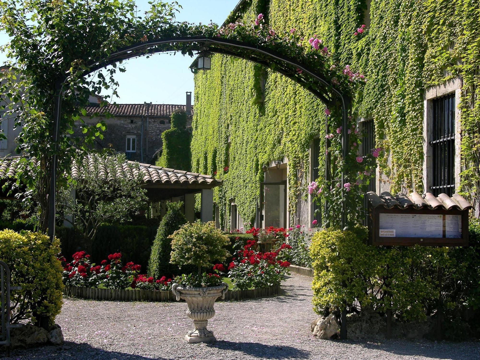 Logis Hotel Restaurant Les Norias Cazilhac  Buitenkant foto
