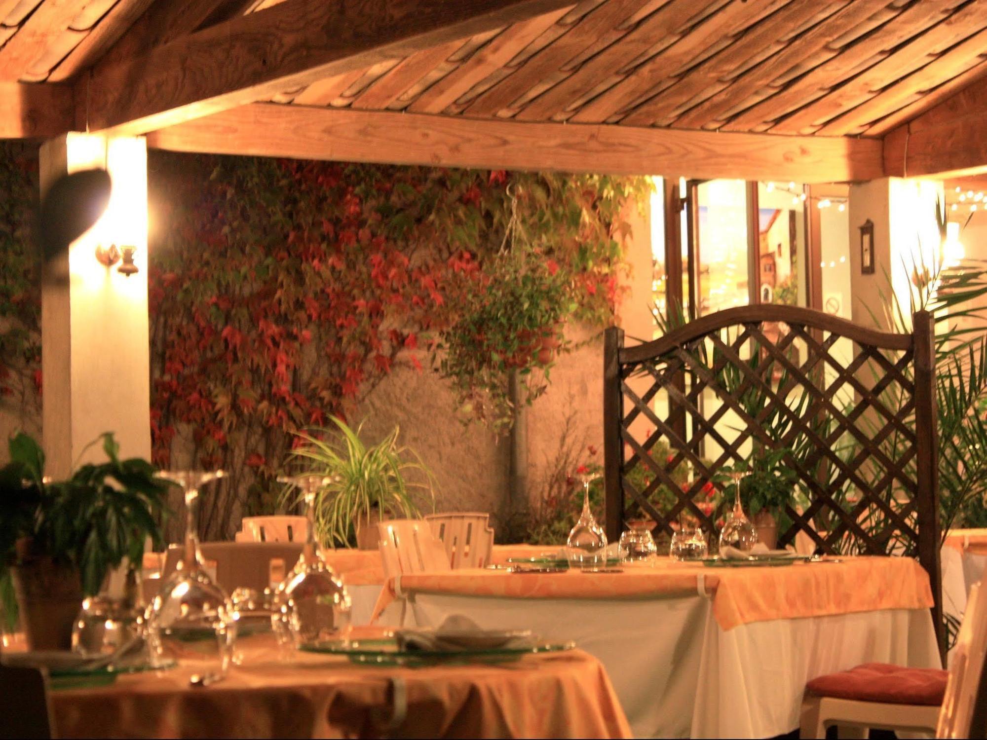 Logis Hotel Restaurant Les Norias Cazilhac  Buitenkant foto